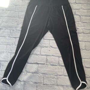 Livi Active Black & White Leggings